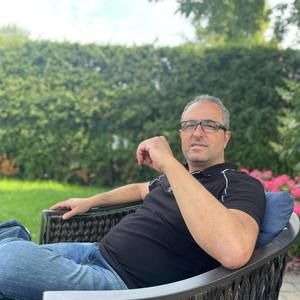 Meet your Posher, Karim